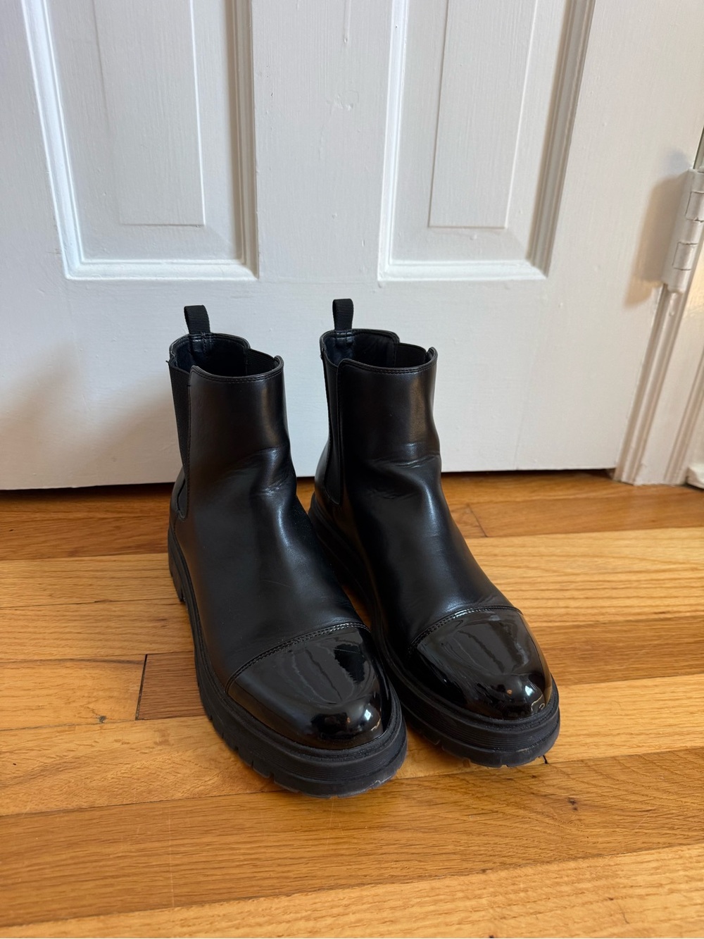 Marc Fisher Women’s Pietror Black Patent Cap Toe Lug Sole Chelsea Boot size 9